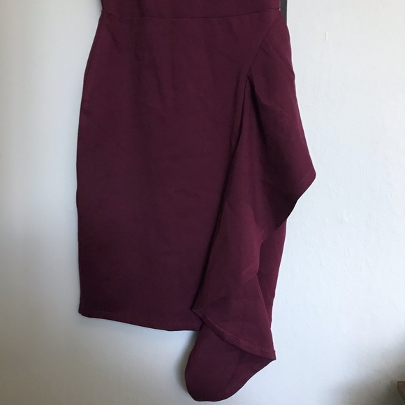 Burgundy ruffled dress - Picture 3 of 5